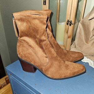 Naturalizer 9.5 Brown Suede Ankle Boots Like New